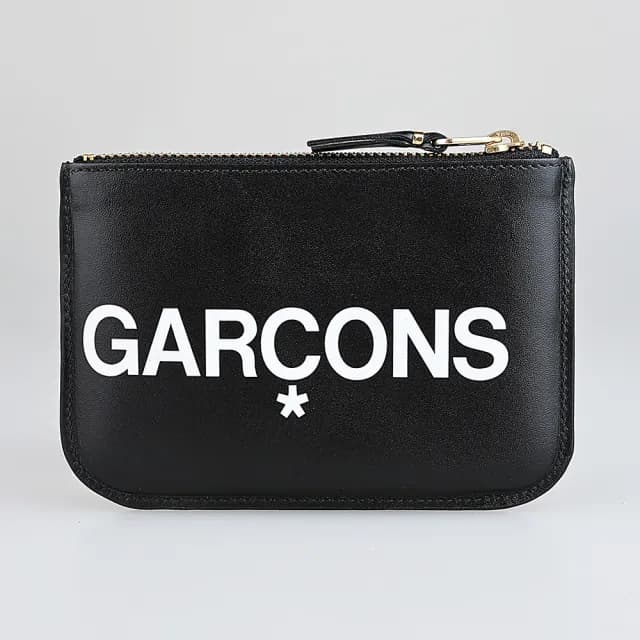 【Comme Des Garcons CDG】情人節禮物 COMME DES GARCONS川久保玲 經典燙字LOGO英文印花牛皮拉鍊零錢包(黑)
