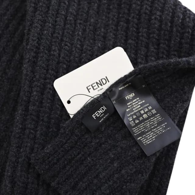 【FENDI 芬迪】品牌電繡LOGO口袋造型純羊毛針織保暖長圍巾(深灰)