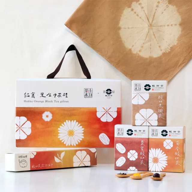 【梁山水泊】貓裏黑金巾茶禮(酸柑果纖茶x6入/菊香酸柑茶x6入/棗蜜酸柑茶x6入/貓裡紅茶染巾x1)