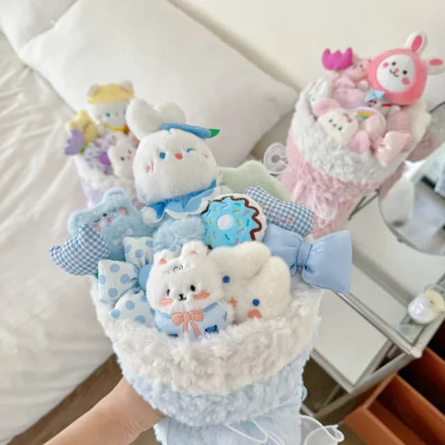 【天使愛美麗】卡通玩偶花束 創意可愛毛絨娃娃花束(畢業花束 公仔花束七夕生日 情人節 母親節禮物)