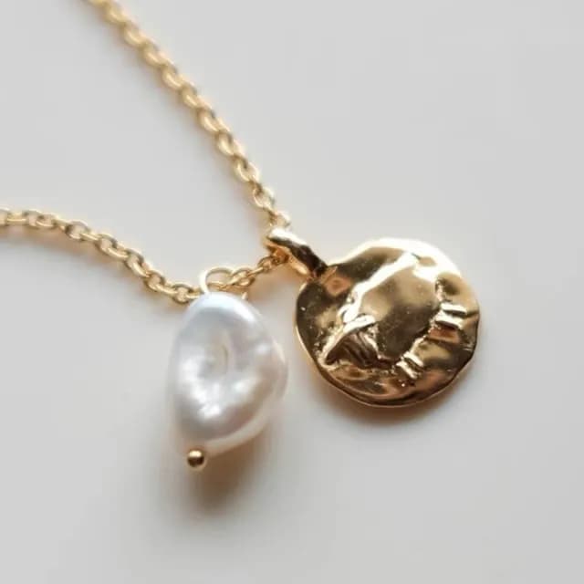 【MoonDy】珍珠項鍊 鎖骨鏈 小羊吊墜牌 飾品 吊墜項鍊 歐美風 巴洛克珍珠 短項鍊 女生項鍊 配飾 配件