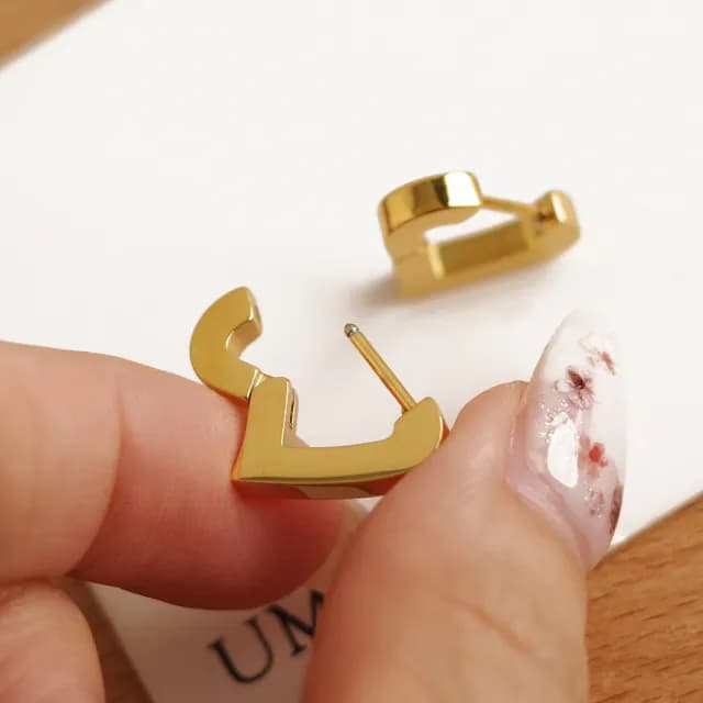 【UME.Acce】鈦鋼耳環 心形耳扣耳環(鈦鋼 鈦鋼耳環 愛心耳扣耳環 圈圈耳環)