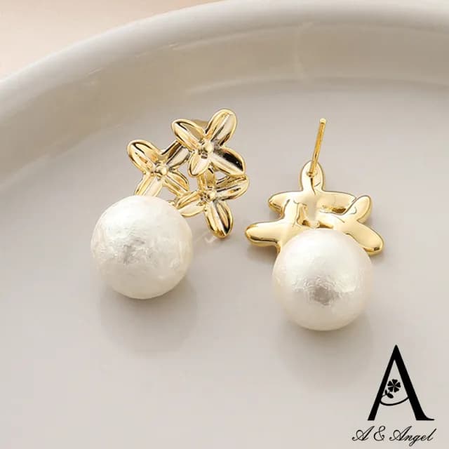【ANGEL】金色年代小花朵珍珠高雅無耳洞耳夾式耳環(金色無耳洞可選)