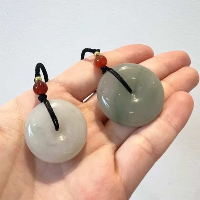 【Penny珮妮】天山翠平安扣項鍊吊墜2尺寸可選(母親節 送女友 情人節 生日禮物 交換禮物 尾牙 新年 結婚)