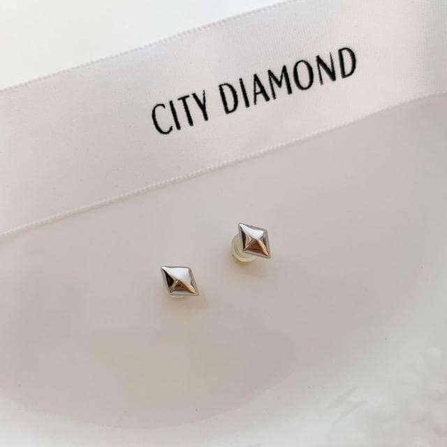 【City Diamond 引雅】日本鉑金立體菱形造型耳環(東京Yuki系列)