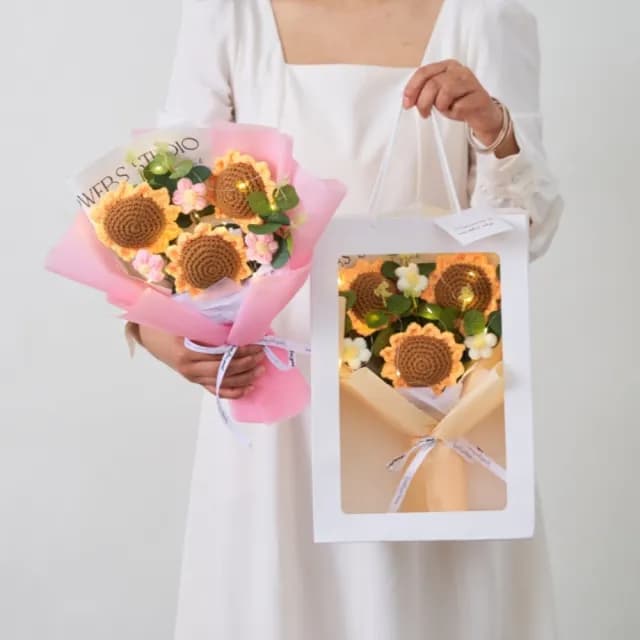 【天使愛美麗】針織花束 玩偶花束 畢業熊花束 小熊花束 向日葵(生日 情人節 母親節 教師節 畢業 婚禮)