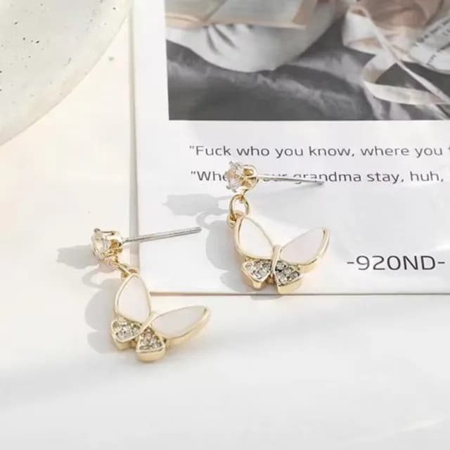 【心動閃耀】森光優雅晶透蝴蝶垂墜耳環(氣質 閃亮 耳針 水鑽耳釘 森系耳飾 小巧 約會 日常 百搭)