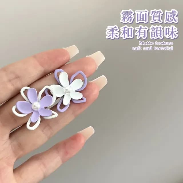 【俏皮可愛】S925銀針不對稱花朵耳環1對(森林系 耳墜 耳飾 耳針 耳釘 首飾 垂墜耳環 情人節 送禮物)