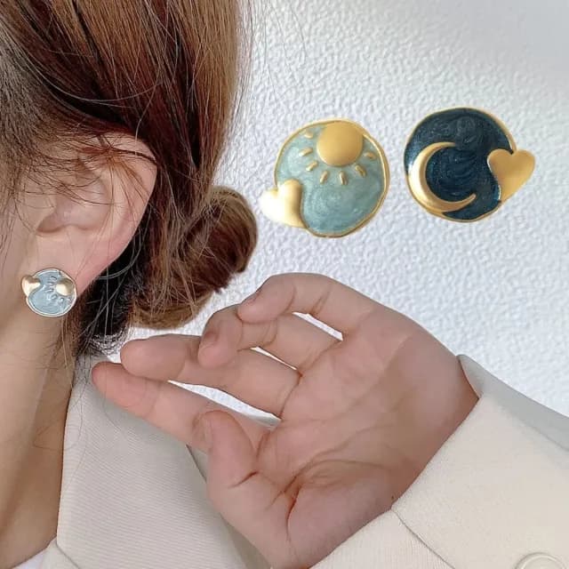 【文藝氣質】日月雙輝對影925銀耳針耳環(不對稱 雙色 耳環 耳釘 耳飾 圓形 愛心 幾何 簡約 百搭 約會 藍)
