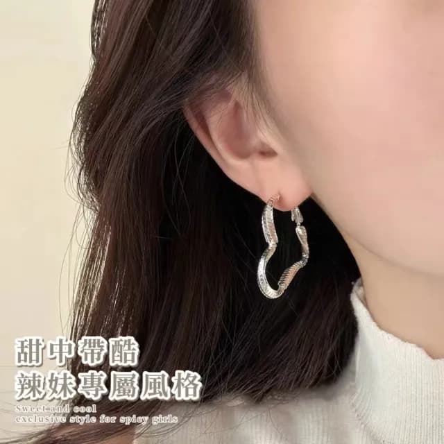 【輕奢單品】甜酷辣妹風小臉愛心耳環(修飾臉型 方圓臉 圈圈耳環 耳釘 耳飾)