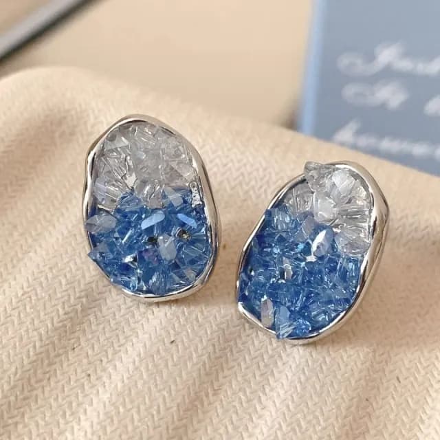 【海鹽晶礫】韓系藍岸碎晶微光耳飾(顯白 藍白水晶 耳環 不對稱 耳釘 耳針 個性 質感氣質 日常)