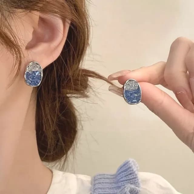 【海鹽晶礫】韓系藍岸碎晶微光耳飾(顯白 藍白水晶 耳環 不對稱 耳釘 耳針 個性 質感氣質 日常)