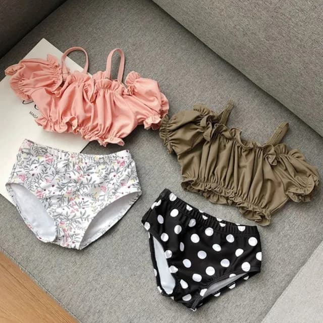 【橘魔法】甜美花邊泡泡袖吊帶泳衣+三角泳褲(附泳帽 3件式 比基尼 分體泳衣 女童 兒童 童裝)