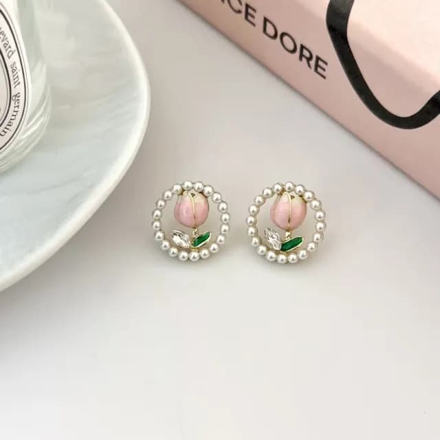 【可愛花朵】鬱金香珍珠耳環1對(鑲鑽 法式 甜美 復古 圓圈 耳墜 耳飾 耳針 耳釘 首飾 氣質 閨蜜 禮物)