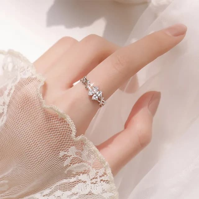 【Emi 艾迷】俏然花朵蔓蔓鋯石輕鑲戒指(可調節尺寸)