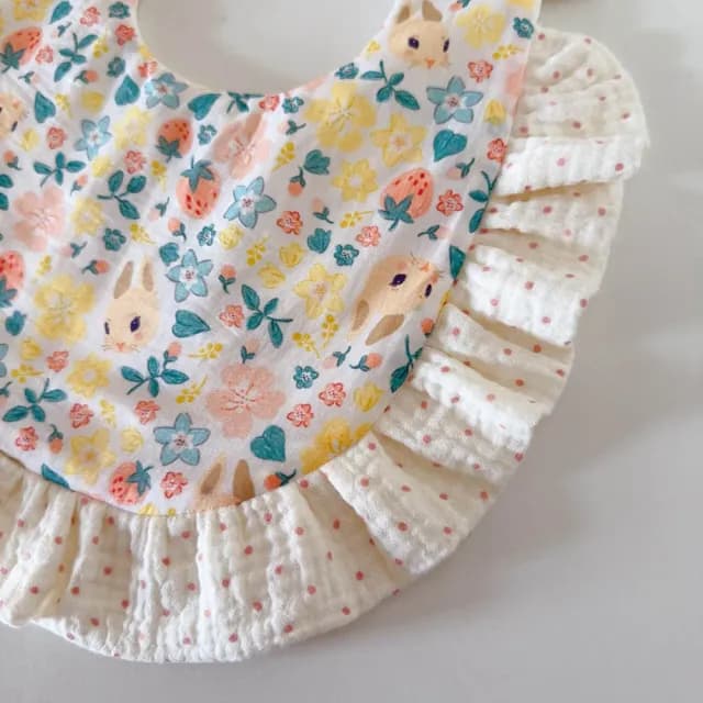 【Lianne baby】MIT手作職人女嬰莓好花兔 圍兜髮帶兩件組嬰兒禮物(滿月禮 收涎禮物 週歲禮 彌月禮盒)