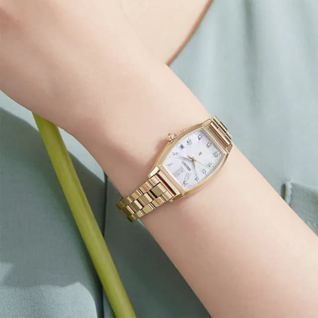【SEIKO 精工】LUKIA 限量花藝鑽石 鈦 太陽能電波女錶 附贈皮革錶帶 手錶 送禮 推薦(SSQW074J/1B32-0BA0G)
