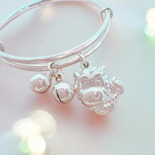 【珠兒綠】999純銀 生肖小萌龍嬰兒搖鈴手鐲 嬰兒禮物 開運 純銀手鐲 純銀手鍊 彌月禮物(附高級禮盒禮袋)