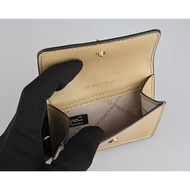 【Michael Kors】MK MICHAEL KORS Hamilton Legacy 鎖頭金字LOGO牛皮2卡釦式卡片零錢包(駱駝米)