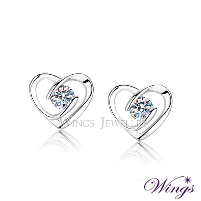 【WINGS】耳環 八心八箭精鍍白K金《心晴 》｜輕巧細緻・閃耀擬真鑽(送禮 女生禮物 禮盒 情人 七夕 生日)