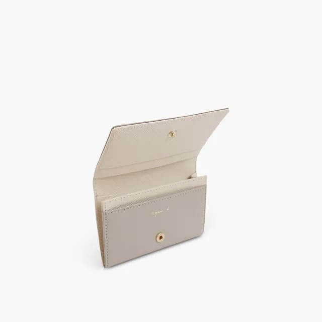 【agnes b.】防刮皮革 卡片夾(卡其色)