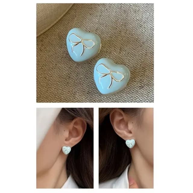 【百搭配件】韓版海鹽奶藍蝴蝶結愛心耳環(耳釘 耳針 耳飾 耳扣 飾品 穿搭配件 銀色)