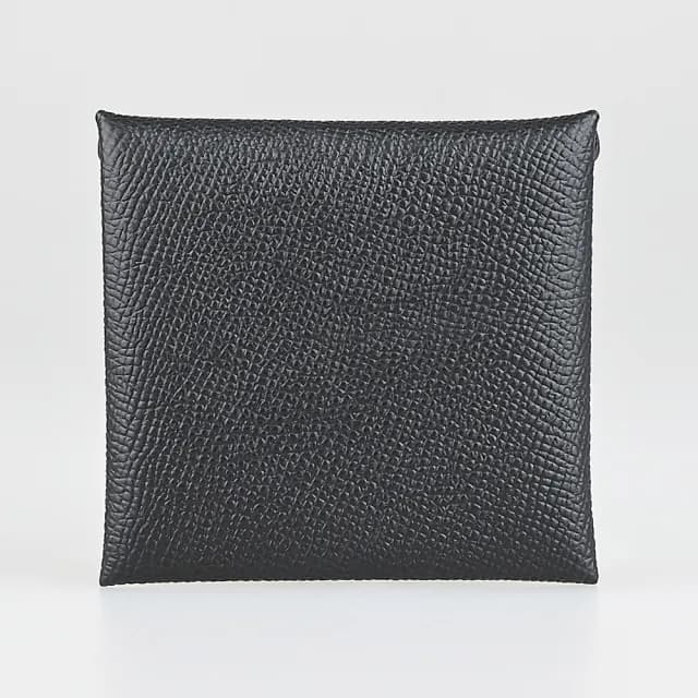 【Hermes 愛馬仕】HERMES Bastia 內裡烙印LOGO粒面小牛皮壓釦方形零錢包(黑)