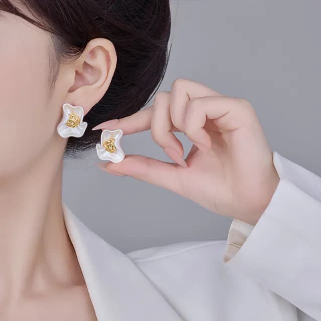【INES】不規則耳環 花朵耳環/韓國設計法式復古不規則花朵造型耳環(2色任選)