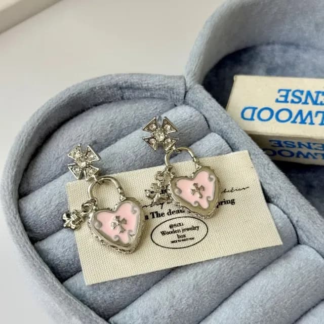 【甜酷辣妞】克羅心十字架耳環1對(滴油 愛心 心型 桃心 Y2K 辣妹 飾品 耳飾 耳釘 耳針 耳扣 首飾)