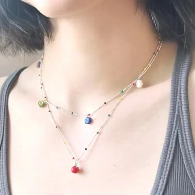 【穿搭配件】Y2K彩色小花疊戴吊墜項鍊2件套組(鎖骨練 復古元素風 串珠 頸鍊 短練 洋裝)