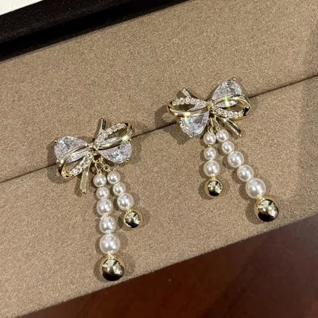 【流蘇亮麗】鋯石珍珠蝴蝶結耳環1對(耳飾 耳墜 飾品 耳針 耳釘 首飾 耳圈 情人節 配件 禮物)