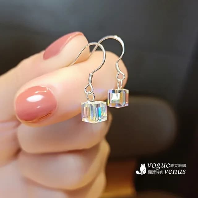 【維克維娜】方塊幻彩水晶勾式925純銀耳環