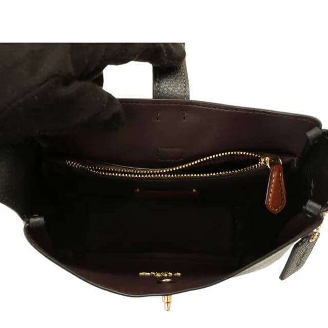 【COACH】小款斜背手袋(黑)