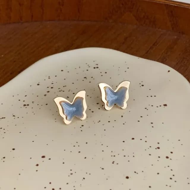 【港風復古】立體藍色蝴蝶耳環1對(七夕 情人節 生日 飾品 耳釘 耳飾 耳墜 禮物)