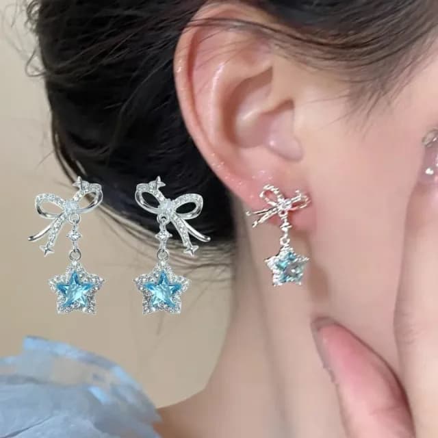 【清透星空】藍晶五角星蝴蝶結耳環1對(滿鑽 鑲鑽 耳針 配飾 耳飾)