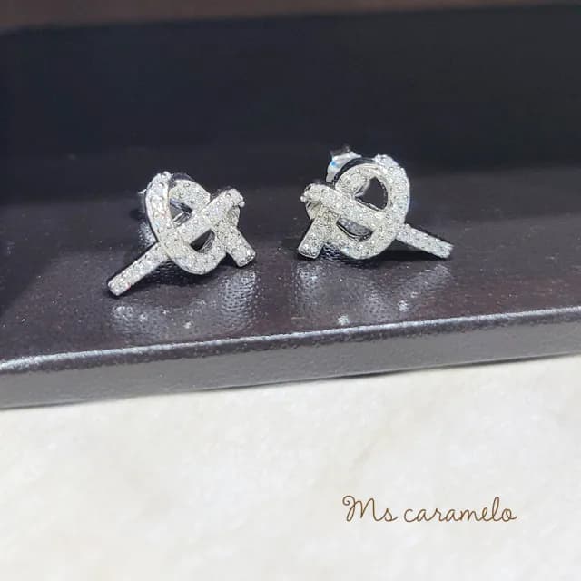 【Ms caramelo 焦糖小姐】925純銀鍍K白 結、愛心耳環(法式耳環)