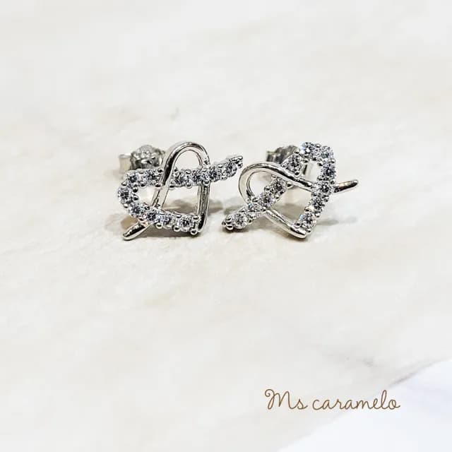 【Ms caramelo 焦糖小姐】925純銀鍍K白  愛心打結耳環(鋯石耳環)