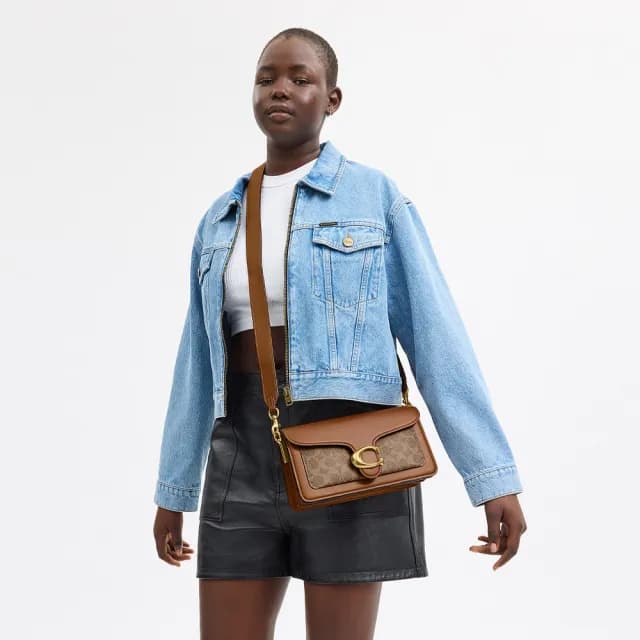 【COACH】蔻馳官方直營 TABBY 26 經典 SIGNATURE 帆布單肩手袋 單肩包 肩背包-B4/棕黃色 棕色(CI032)