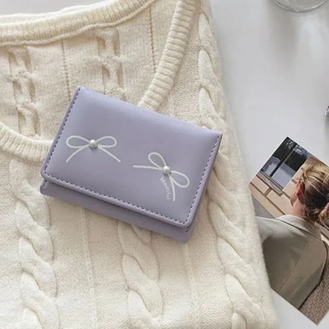 【春日百搭】珍珠蝴蝶結三折錢包(韓版 短夾 多卡槽 多卡位 女夾 女皮夾 女錢包 零錢袋 女士)