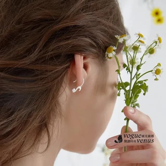 【維克維娜】不對稱貓咪霧銀925純銀耳環