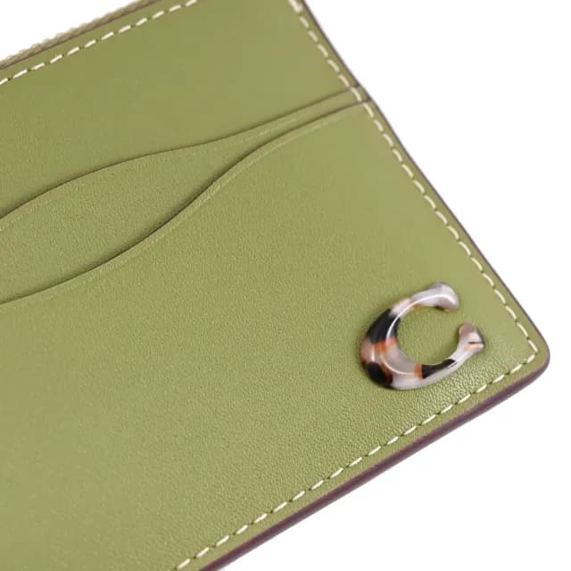 【COACH】經典吊飾C字LOGO波浪造型卡片鑰匙零錢包(橄欖綠)