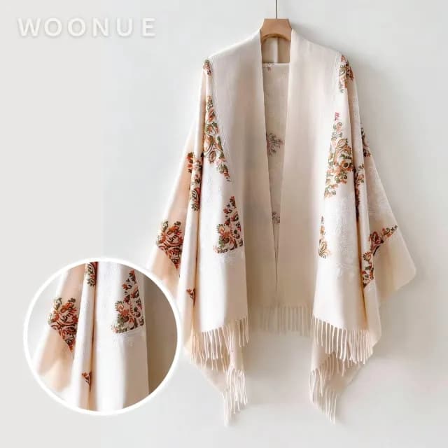 【WOONUE】女士專櫃高質感立體刺繡柔軟羊毛絨質感親膚寬版斗篷圍巾冷氣披肩(保暖女友老婆媽媽生日聖誕禮物)