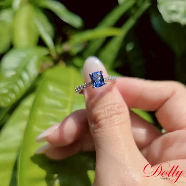 【DOLLY】1克拉 無燒斯里蘭卡艷彩矢車菊蘭藍寶石18K金鑽石戒指-006(母親節 交換禮物 長輩送禮首選)