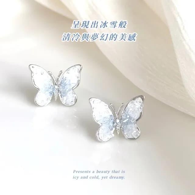 【莫藍迪色】漸變藍水晶蝴蝶耳釘1對(耳針 耳環 配飾 耳飾 復古 輕奢 氣質 女生 飾品)