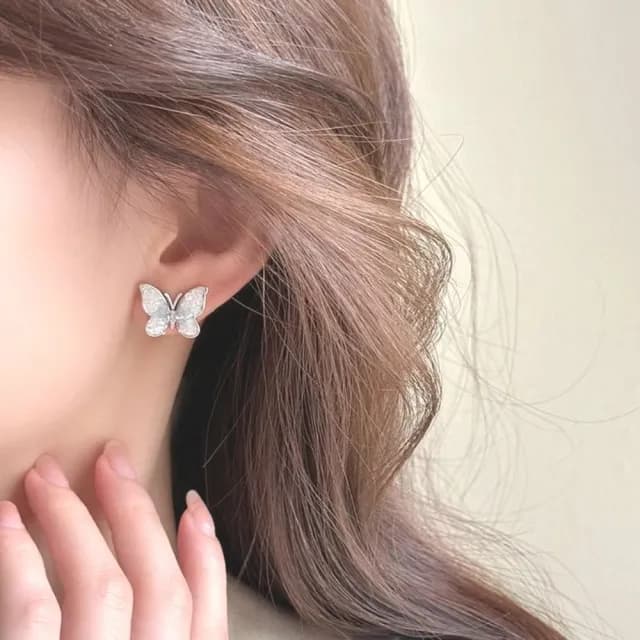 【莫藍迪色】漸變藍水晶蝴蝶耳釘1對(耳針 耳環 配飾 耳飾 復古 輕奢 氣質 女生 飾品)