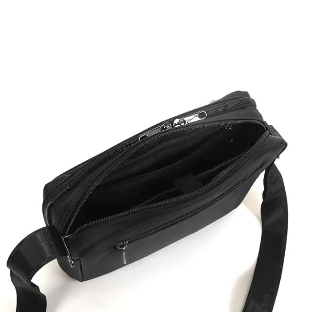 【Valentino Rudy 范倫鐵諾.路迪】機能收納休閒橫式斜背/側背包(黑色 VR21922-1 七夕情人節禮物 送禮 男包)