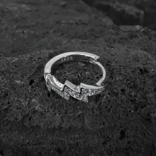 【LEESA】雙11 閃電圈圈耳環\純銀材質\質感簡約\氣質百搭\輕盈舒適\送禮首選\男士耳扣\個性耳飾\抗過敏