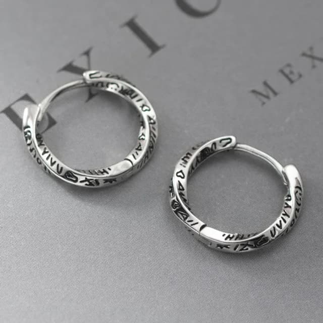 【LEEHER】純銀耳環/環形耳環/素圈耳扣/莫比烏斯耳環/扭轉耳飾/配飾/英文塗鴉耳圈/男生飾品/耳環女/