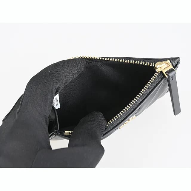 【TORY BURCH】TORY BURCH Kira立體古金字LOGO小牛皮菱格紋4卡拉鍊卡夾零錢包(黑)