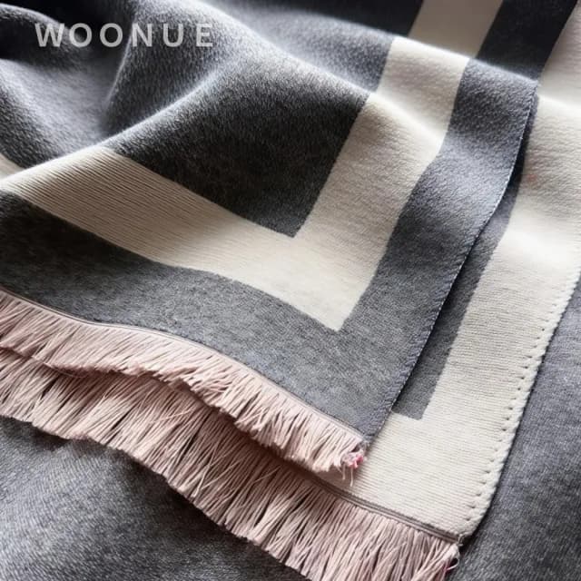 【WOONUE】時尚優雅名媛氣質秋冬柔軟保暖羊毛絨質感親膚寬版斗篷圍巾冷氣披肩(女友老婆媽媽情人生日禮物)